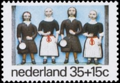NVPH 1080 - Kinderzegel 1975 - Weeskinderen